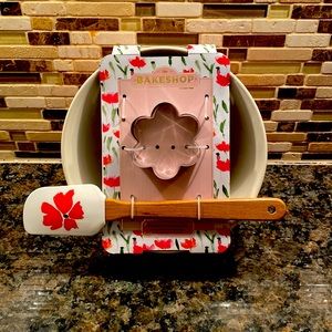 Bakeshop by masterclass floral bowl and utensil set. NEW in packaging!